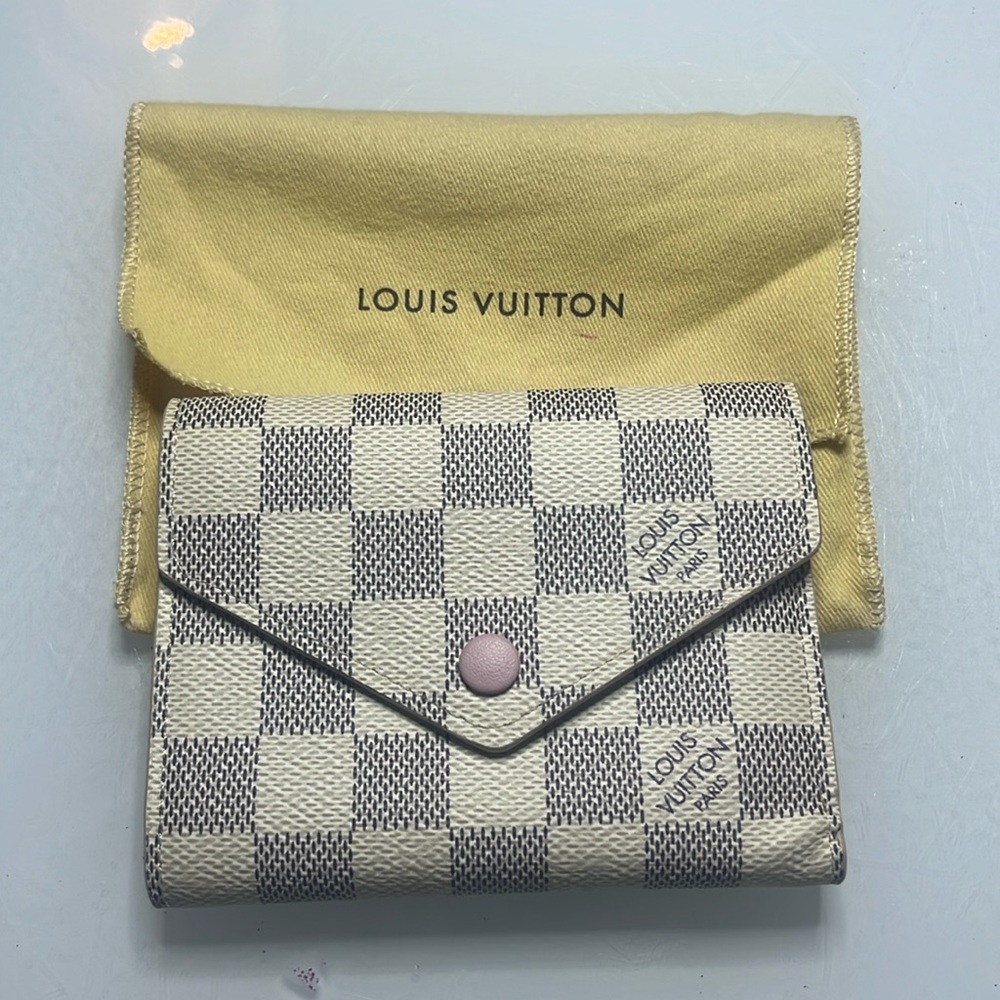 Victorine wallet, pristine condition, like new